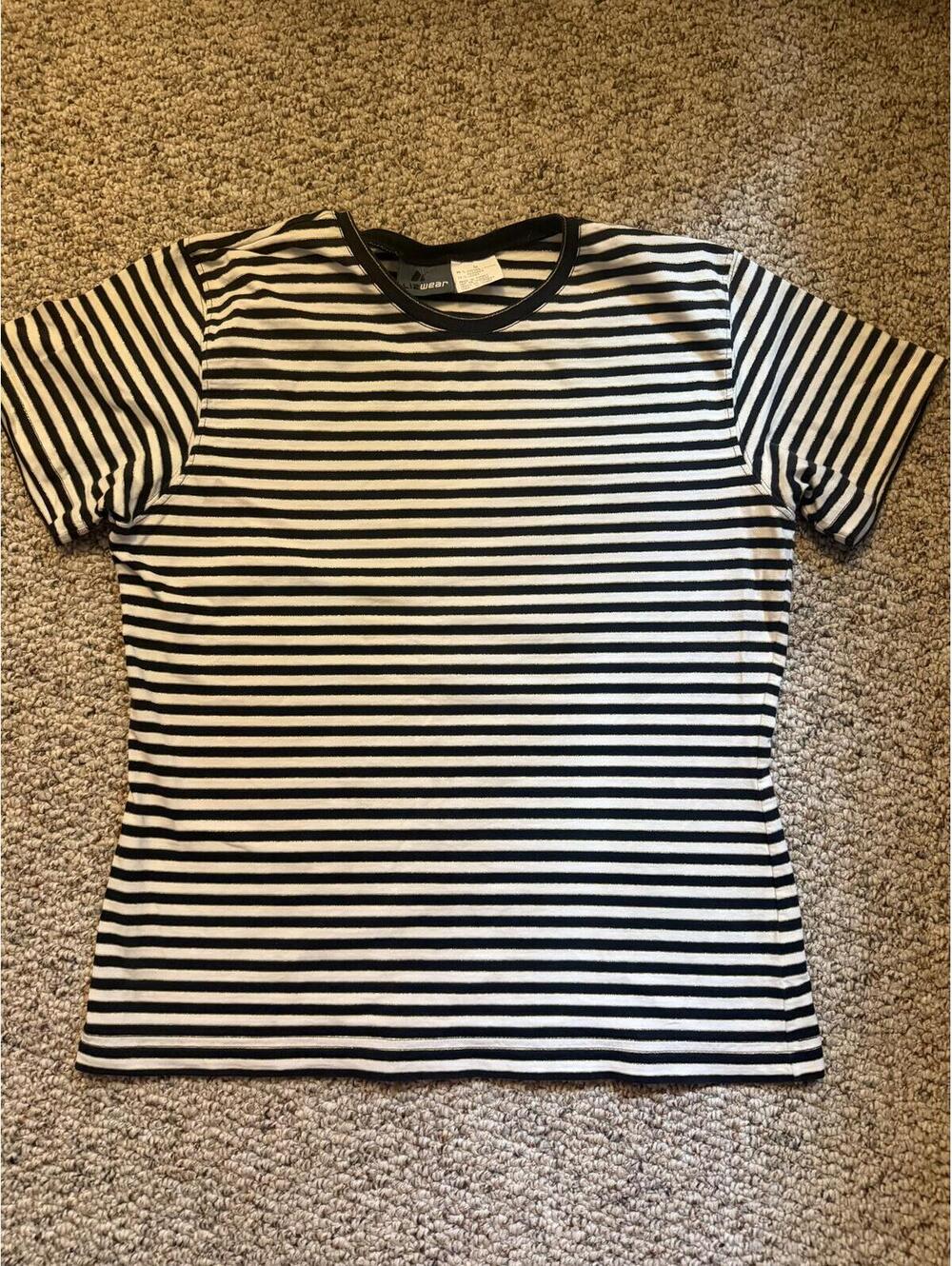 Liz wear Vintage striped black/white/gold tee shirt